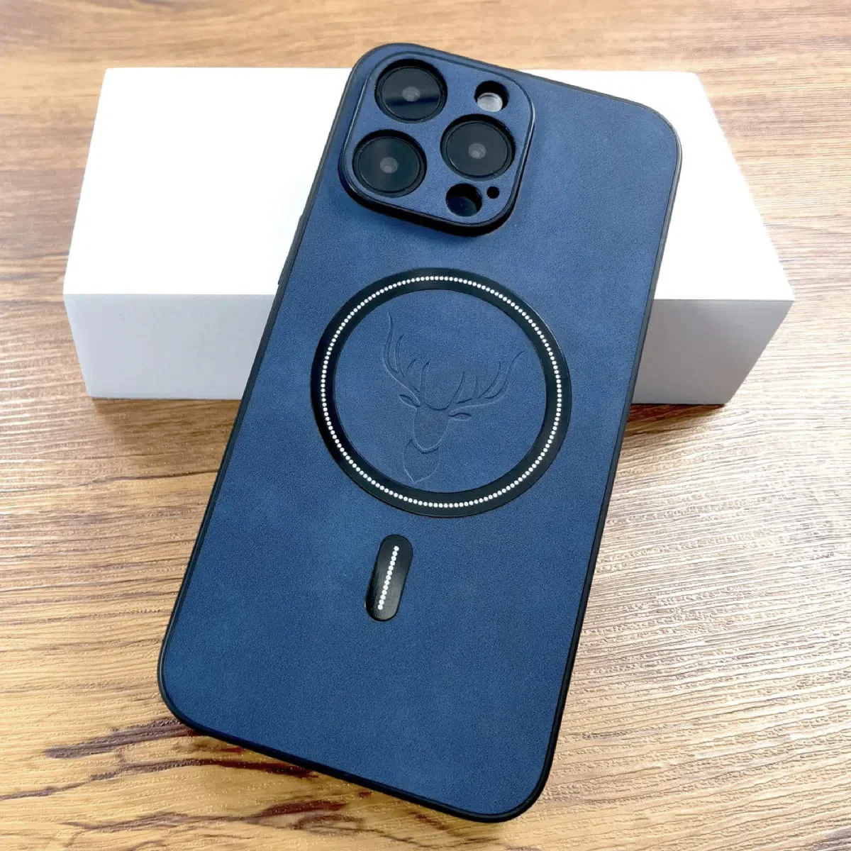 elk-iphone-16-pro-max-oliver-blue-6