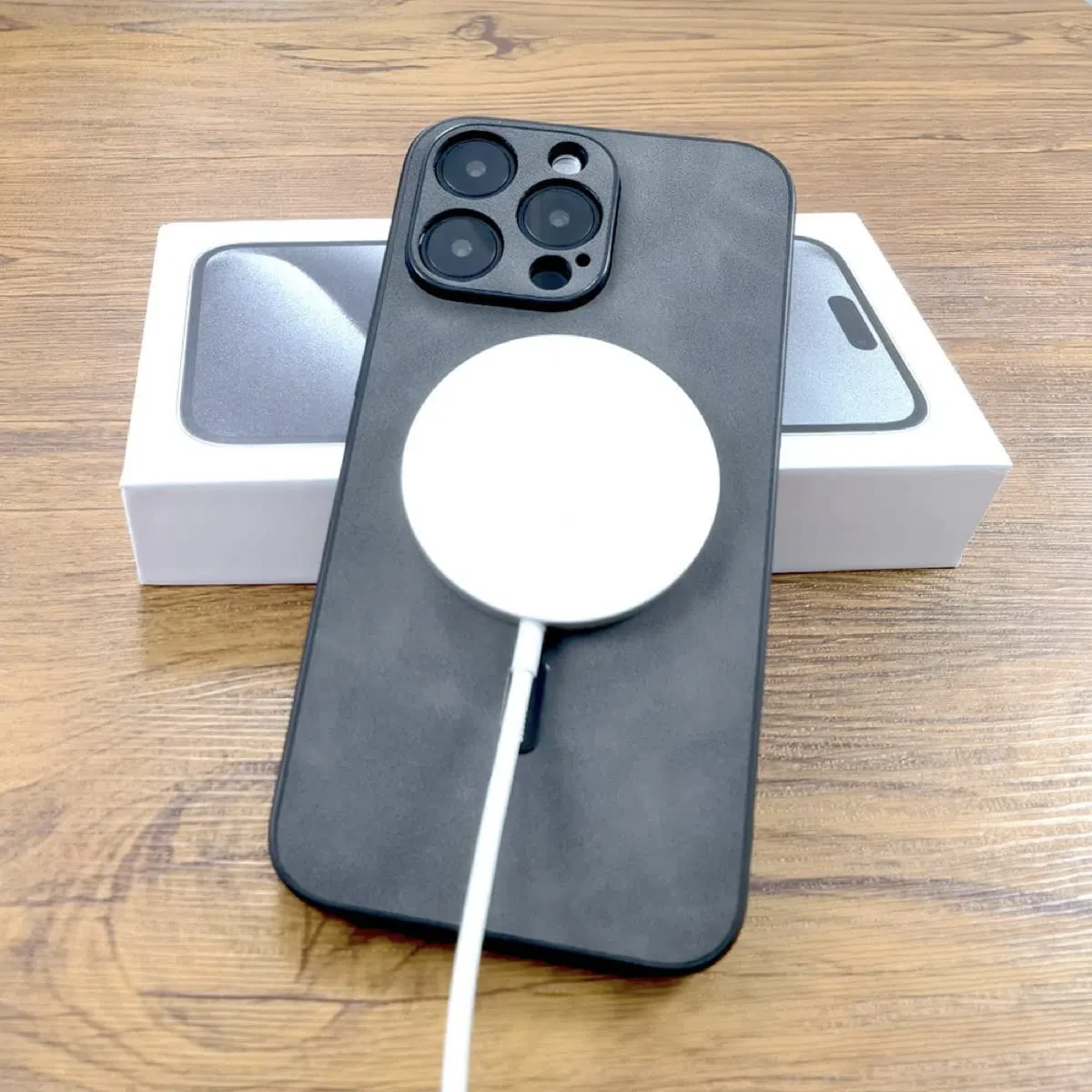 elk-iphone-16-pro-max-oliver-darkbrown-12