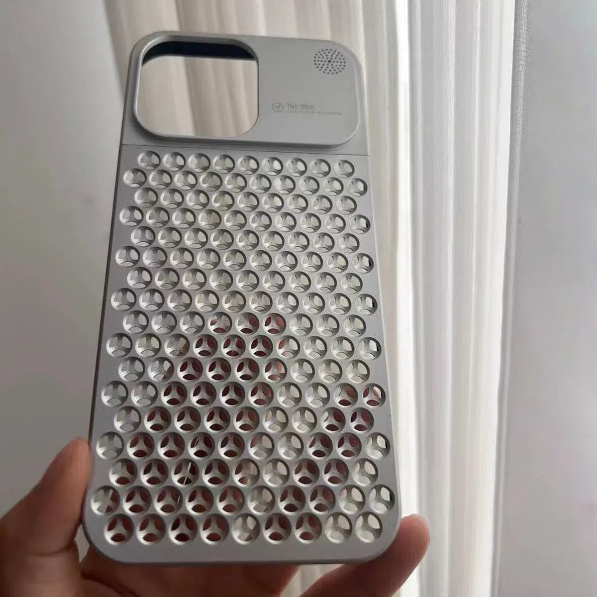 james-iphone-16-pro-max-grey-10