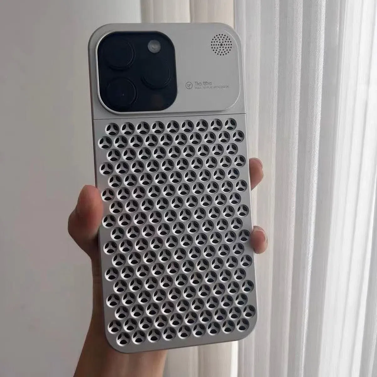 james-iphone-16-pro-max-grey-9