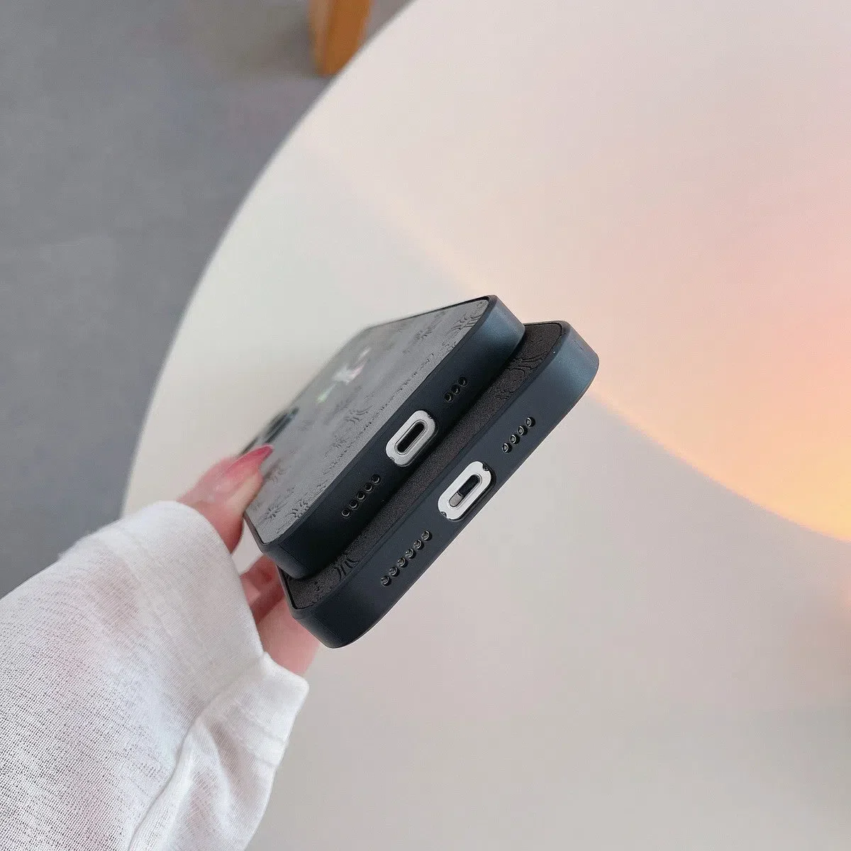 samuel-iphone-16-pro-max-gray-7